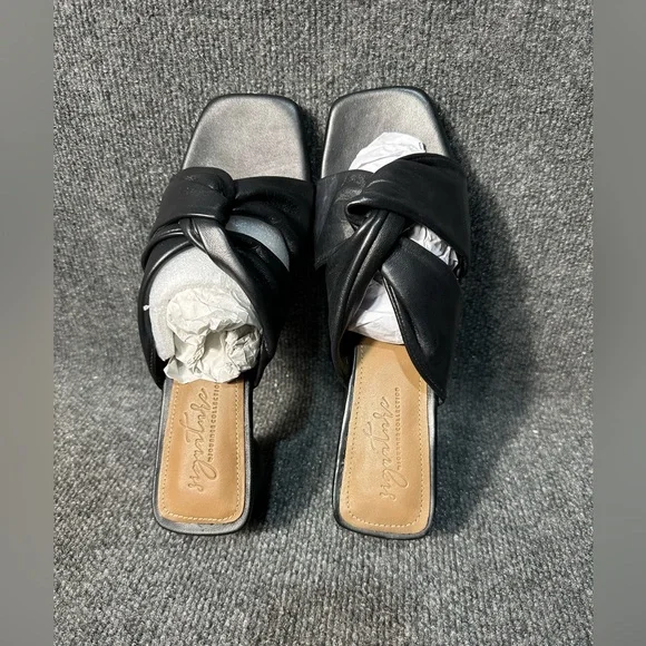 NIB Journee Signature Genuine Leather Tru Comfort Form Charlize Heels Size 10 - Picture 2 of 5